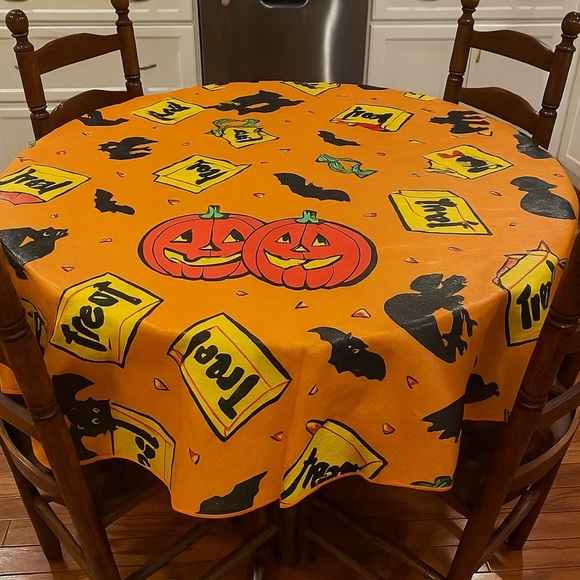 Vintage Halloween Vinyl Flannel Back Round Table Cloth New in Package Spooky Fun - Picture 6 of 6